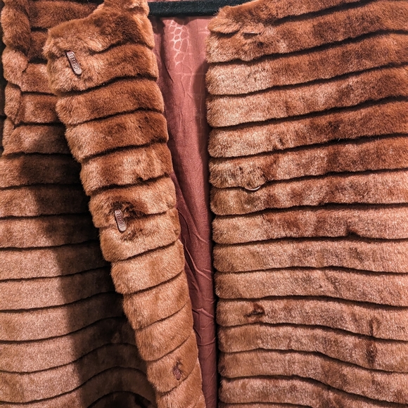 Sam Edelman Janet Faux Fur Striped Collarless Dark Red Mid Length Coat Jacket- L - Picture 5 of 13